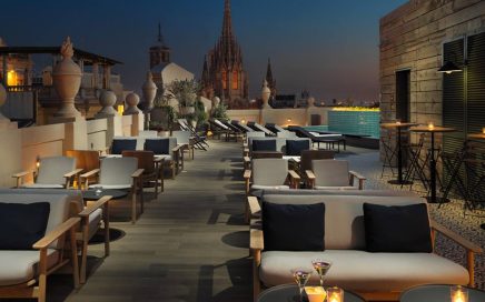 Terraço do hotel H10 Madison em Barcelona com vista da Catedral