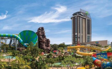 Parque aquático e hotel Holiday Inn Vana Nava Hua Hin na Tailândia