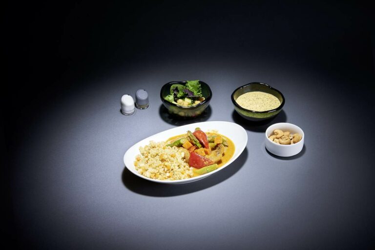 refeição do Menu à la carte da Lufthansa para a Classe Económica