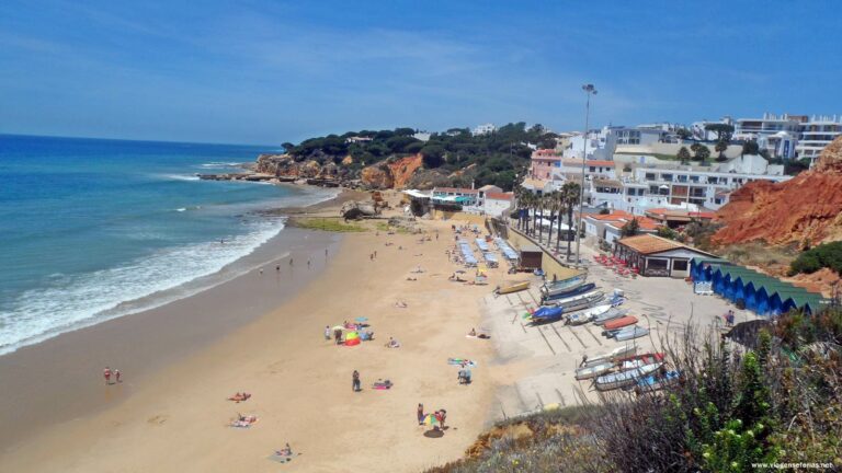 Praia de Olhos de Água no concelho de Albufeira no Algarve