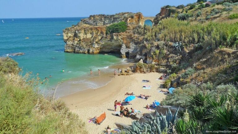 Praia em Lagos no Algarve, Portugal