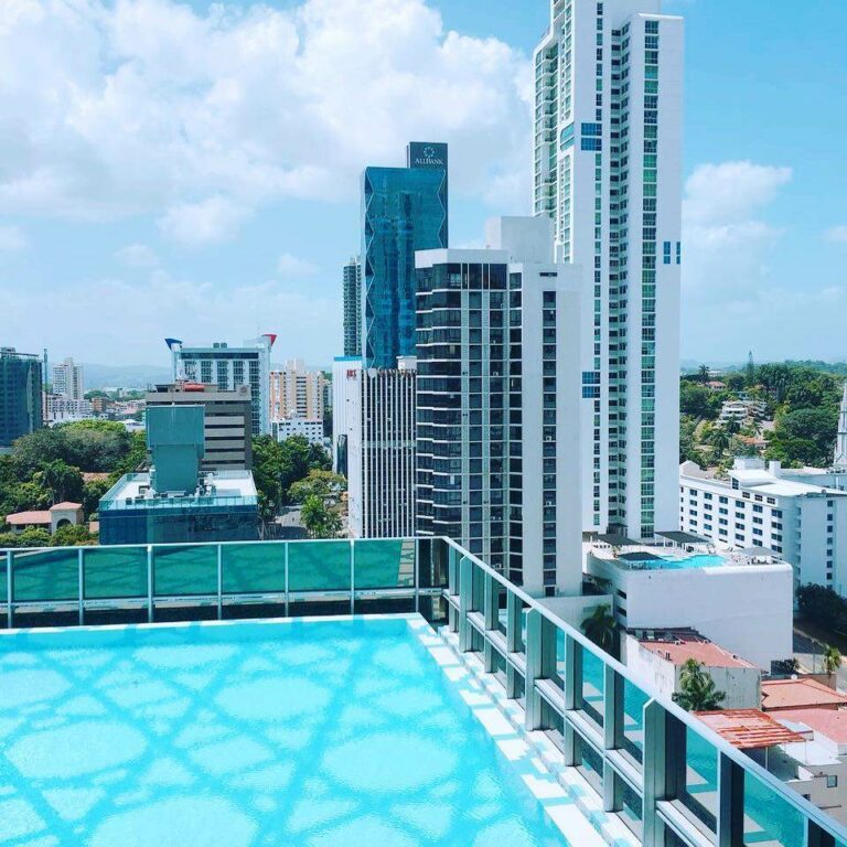 Piscina do hotel W Panama