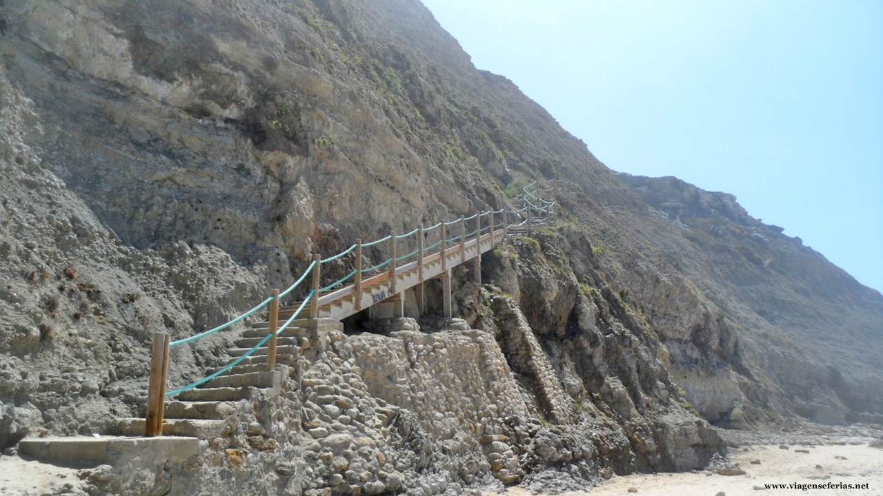 Escadas de acesso à praia da Aguda