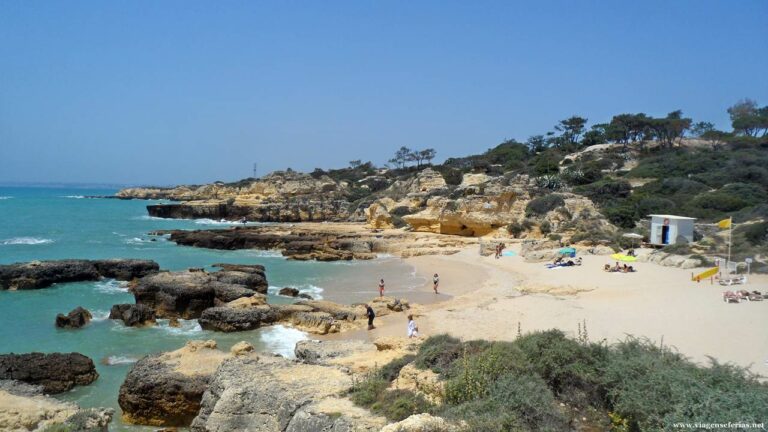 A praia do Evaristo vista do extremo Este