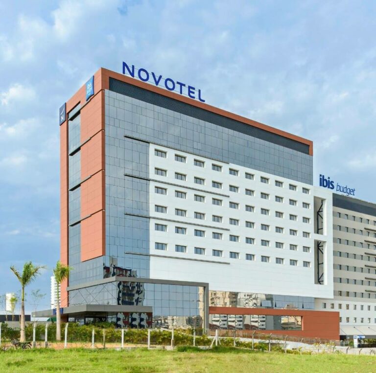 Edifício do duplo hotel ibis budget e Novotel em Sorocaba no Brasil