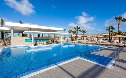 Uma das piscinas do renovado Clubhotel Riu Chiclana