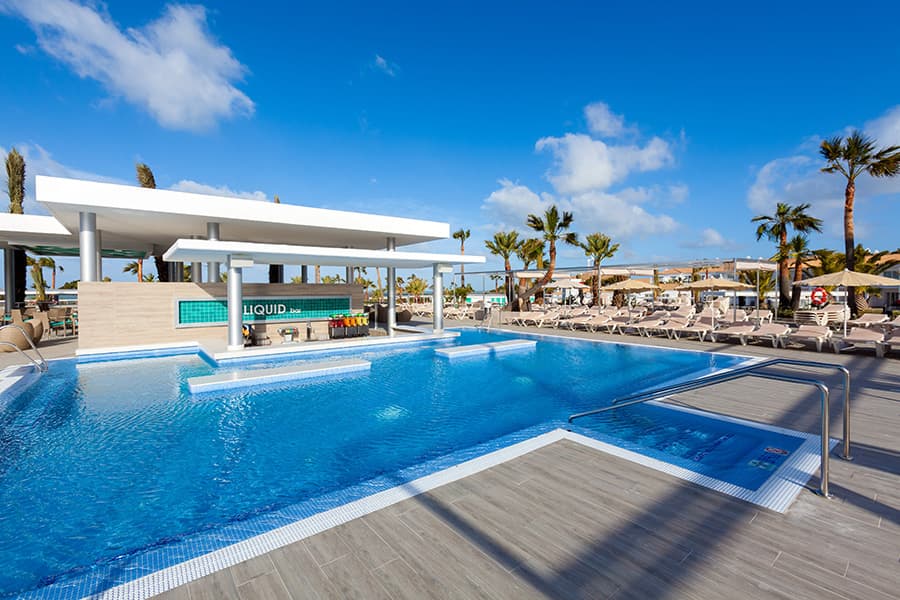 Uma das piscinas do renovado Clubhotel Riu Chiclana