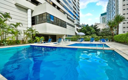 Piscina do hotel Radisson Paulista São Paulo