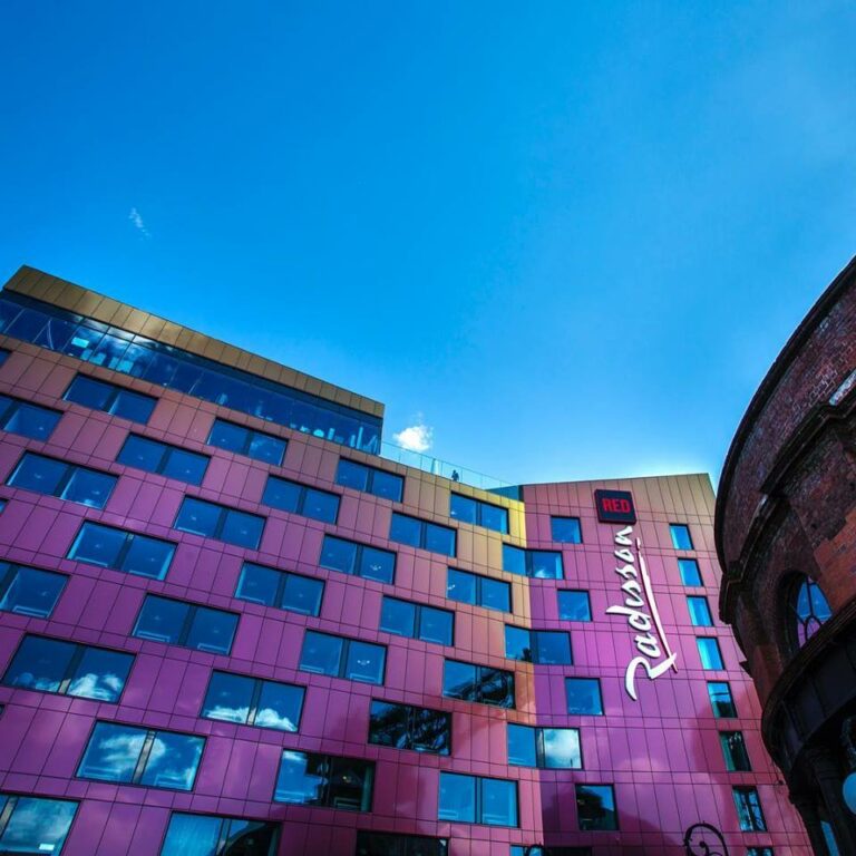 Fachada do hotel Radisson Red em Glasgow no Reino Unido