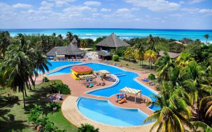 Espaços exteriores e piscinas do hotel Be Live Tuxpan em Varadero