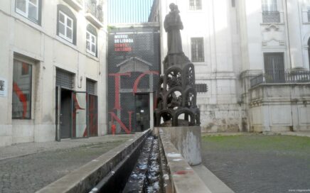 Estátua e Museu de Santo António em Lisboa