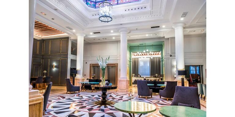 Lobby do hotel Eugenia de Montijo da Autograph Collection