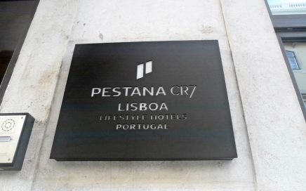Placa do hotel Pestana CR7 Lisboa