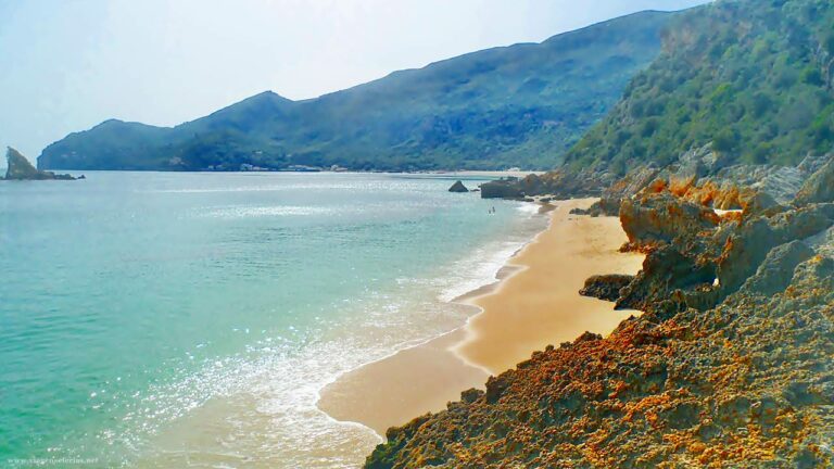Praia da Anicha na Arrábida em Setúbal