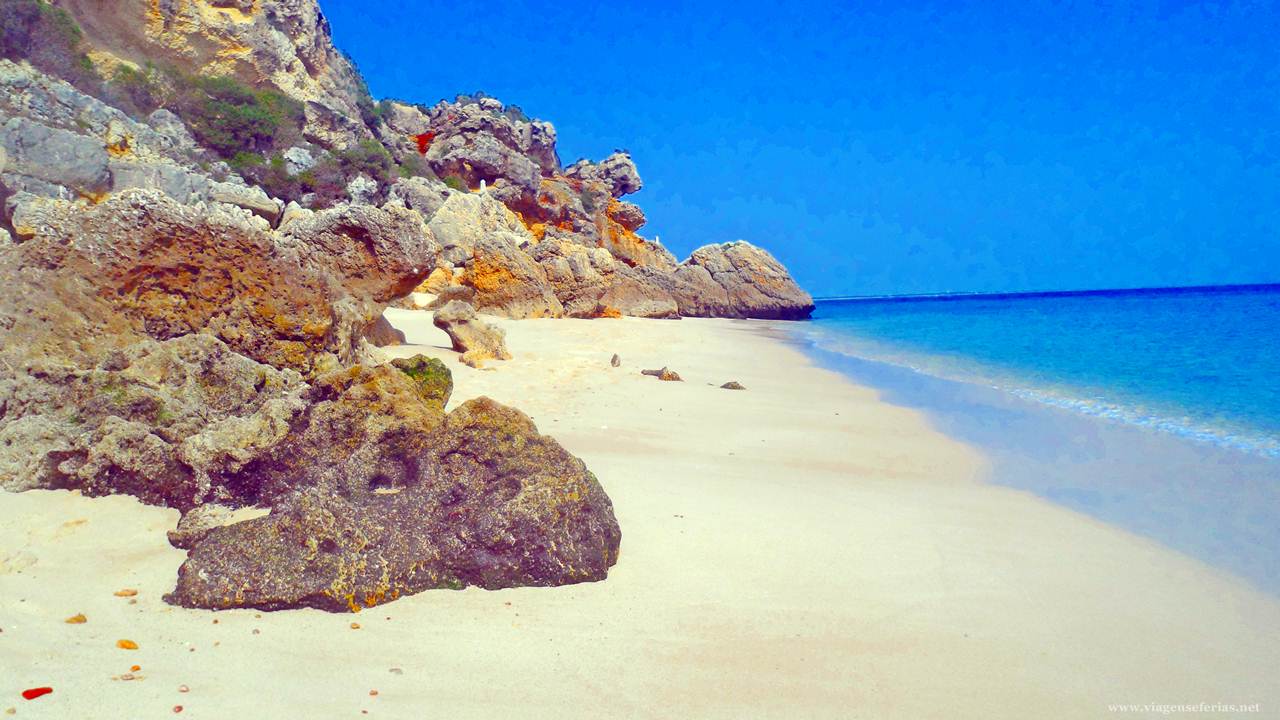 Extremo da praia da Anicha em Setúbal, Portugal