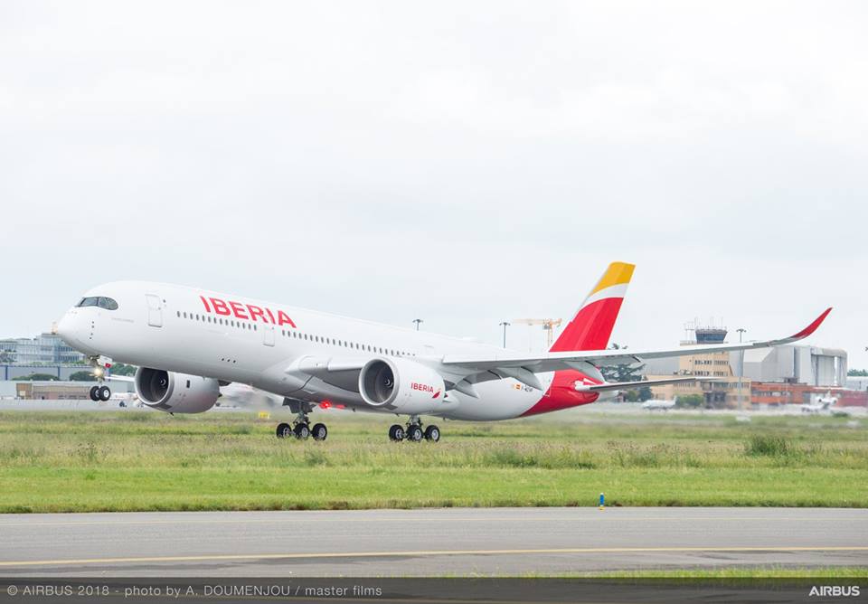 Airbus A350 da Iberia a levantar voo