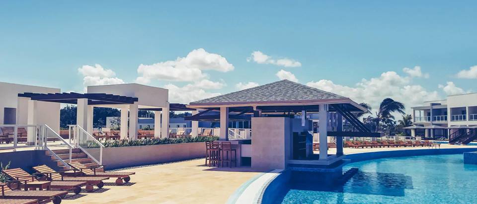 Zona da piscina do hotel Iberostar Holguín em Cuba