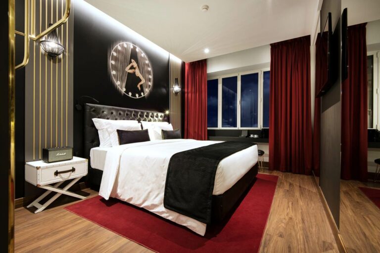 Um dos quartos do Maxime Hotel