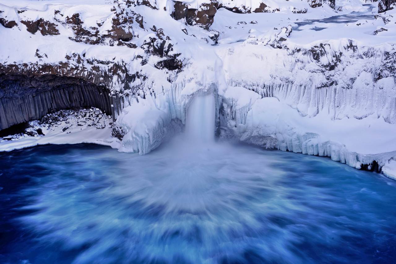 Quedas de Água Aldeyjarfoss no Inverno