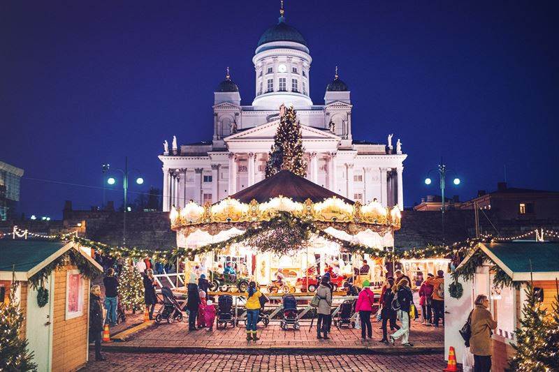 Mercado de Natal em Helsínquia na Finlândia