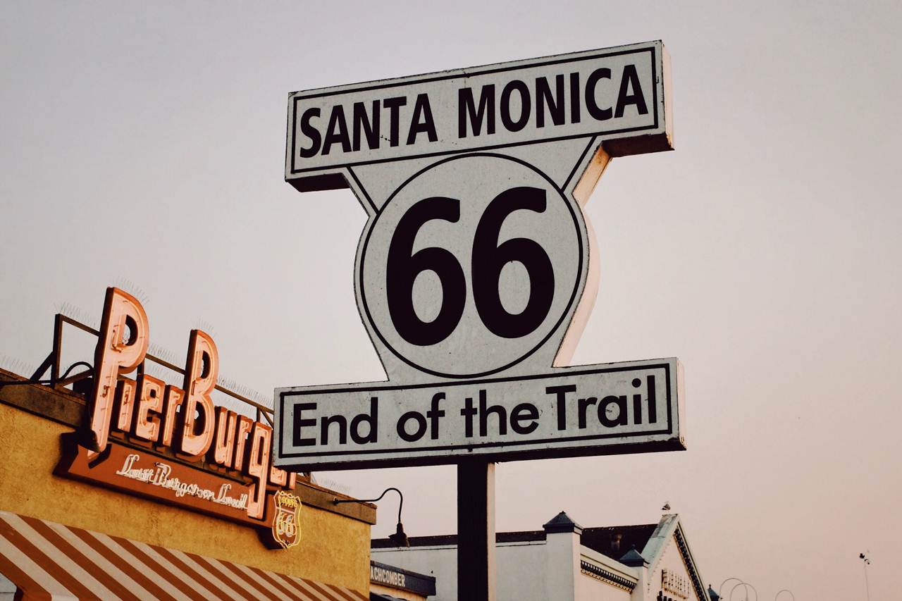 Sinal do fim da Rota 66 em Santa Monica na California
