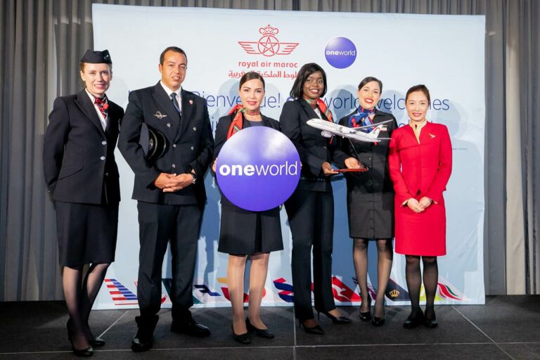 Tripulação da Royal Air Maroc celebra entrada na Oneworld