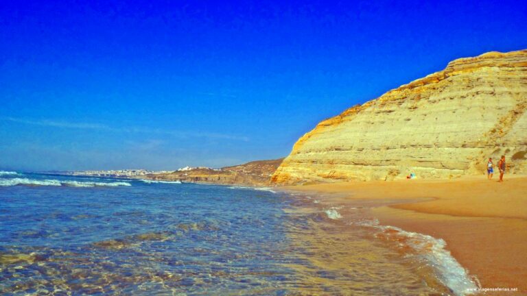 Praia da Vigia em Sintra com São Julião ao fundo