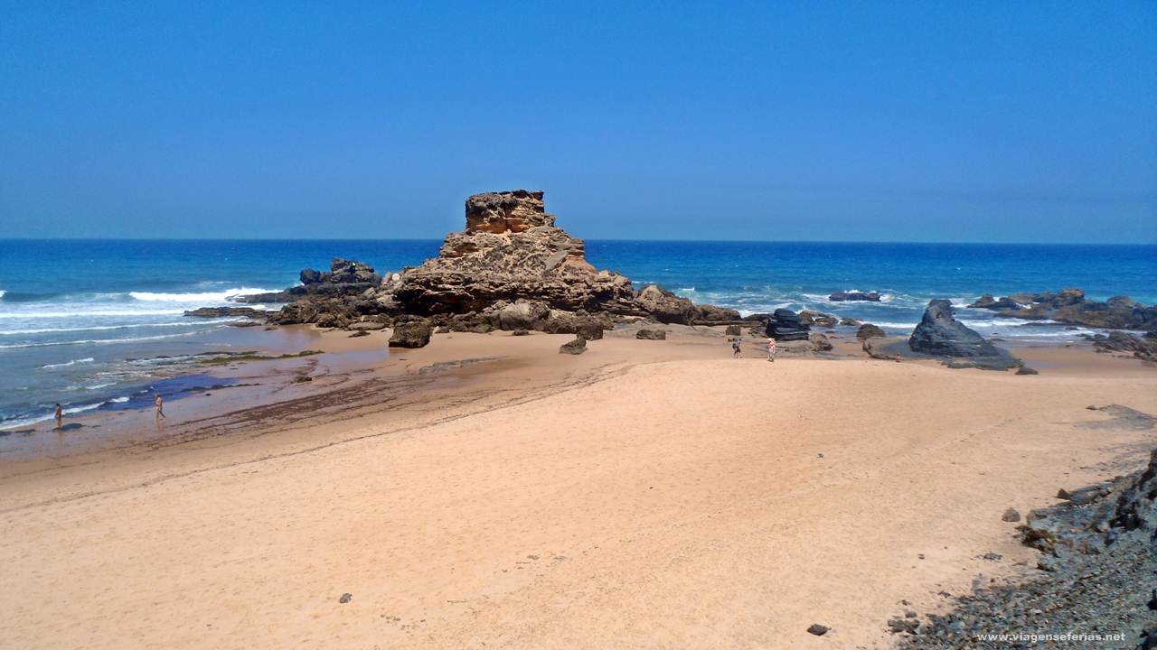 Pedra da Laje no extremo Norte da praia do Castelejo