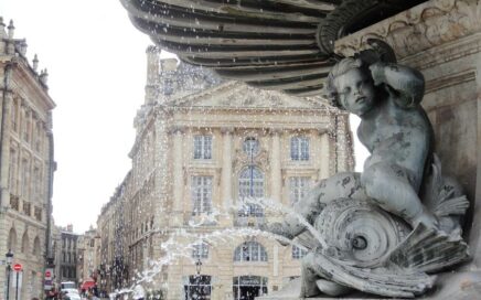 Fonte no centro da cidade de Bordéus em França