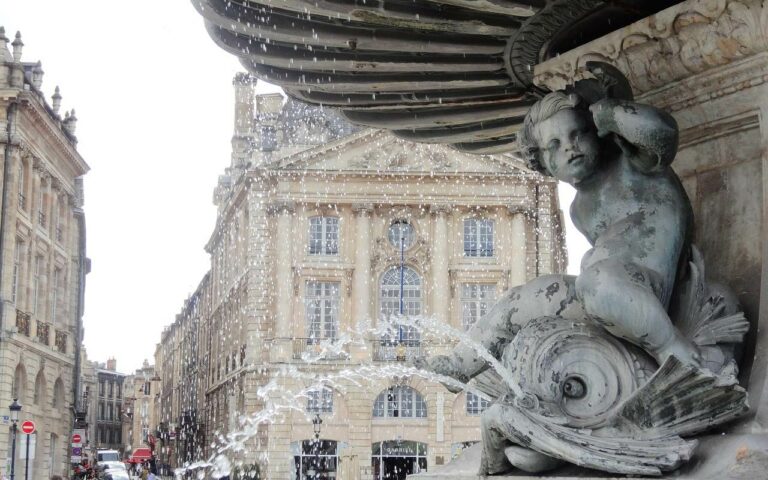 Fonte no centro da cidade de Bordéus em França