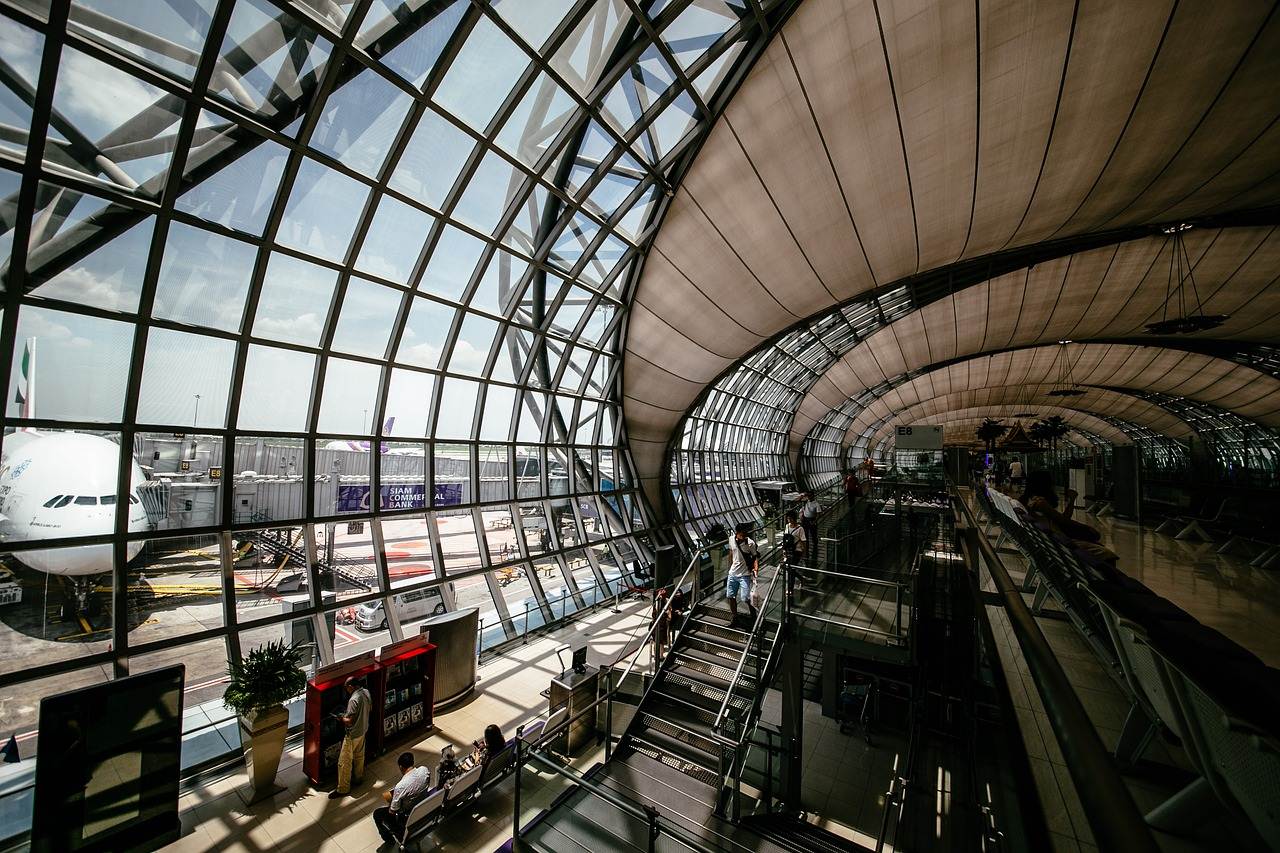 Terminal de um aeroporto na Europa