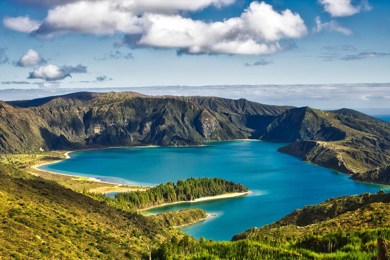 Lagoa do Fogo na ilha de São Miguel nos Açores