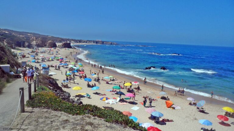 Praia de Almograve no Alentejo vista do extremo Norte