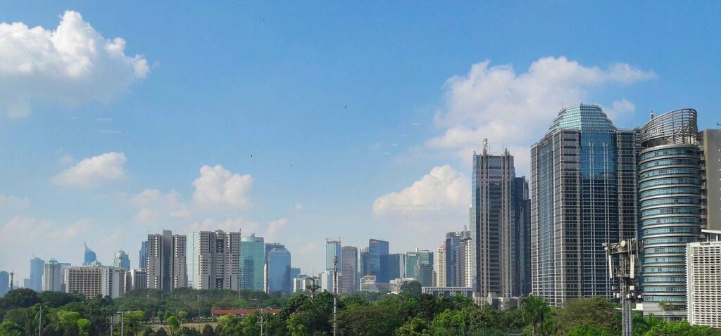 Horizonte de arranha-céus na cidade de Jacarta na Indonésia
