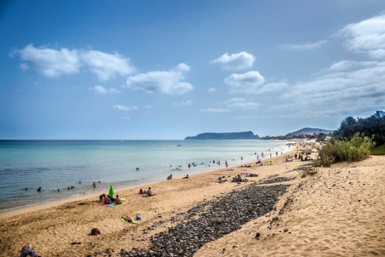 Praia da ilha de Porto Santo no arquipélago da Madeira