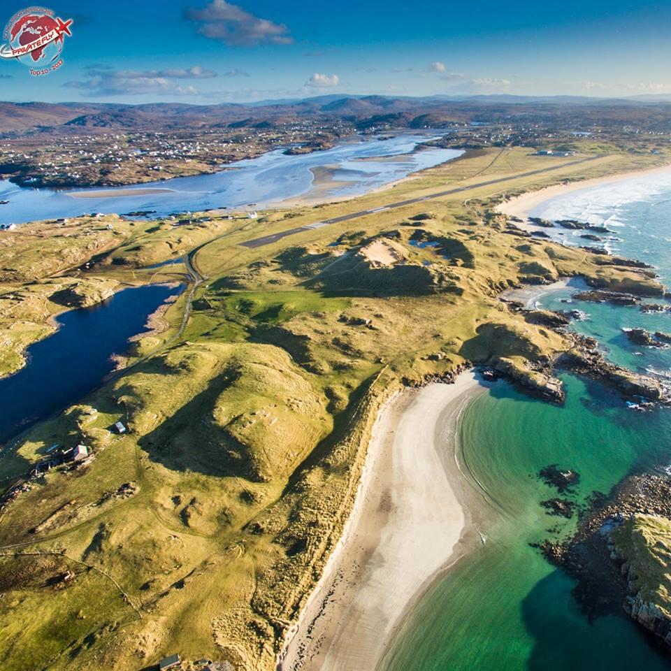 Vista panorâmica do aeroporto de Donegal na Irlanda