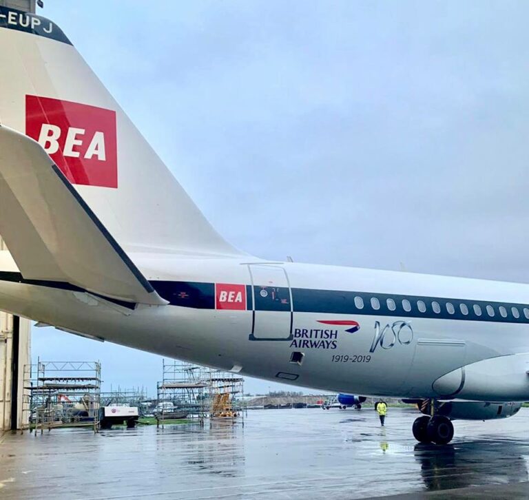 Aeronave da British Airways com pintura comemorativa dos 100 anos