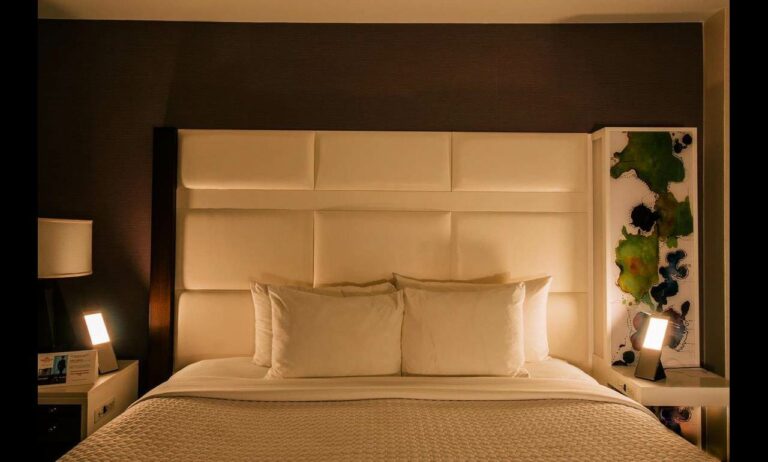 Luzes para ajudar a dormir no hotel Crowne Plaza