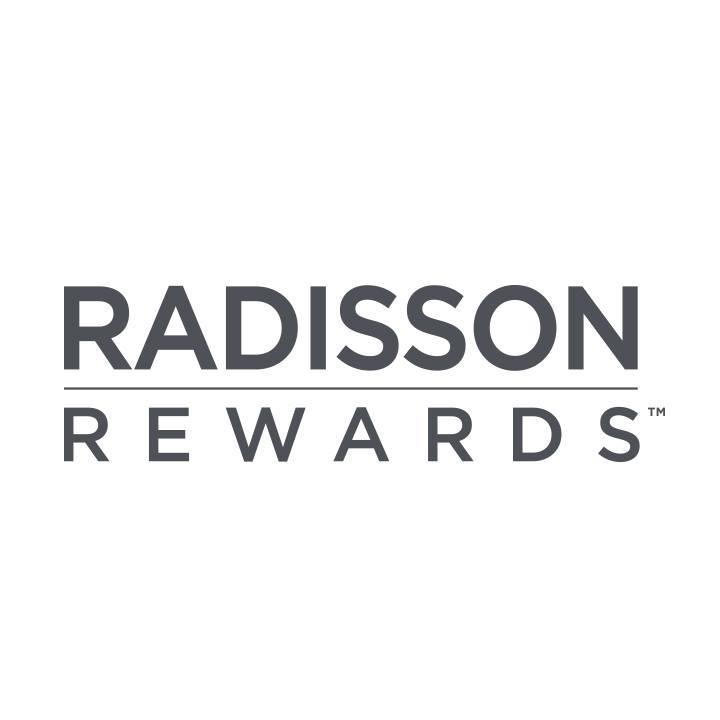Logo do programa de fidelização Radisson Rewards