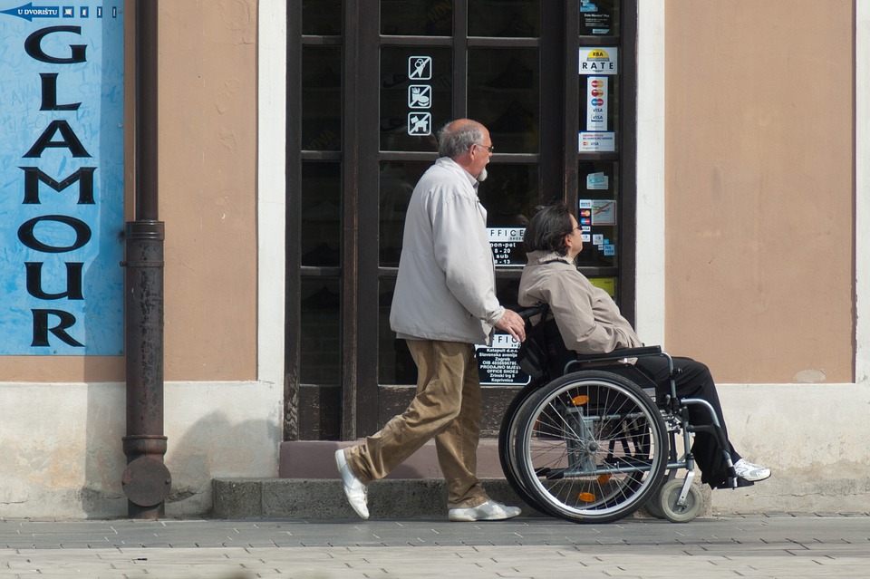 Turistas em cadeira de rodas