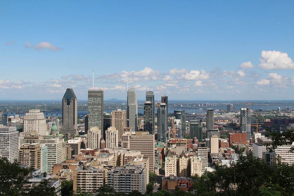 Vista superior sobre a cidade de Montreal no Quebec (Canadá)