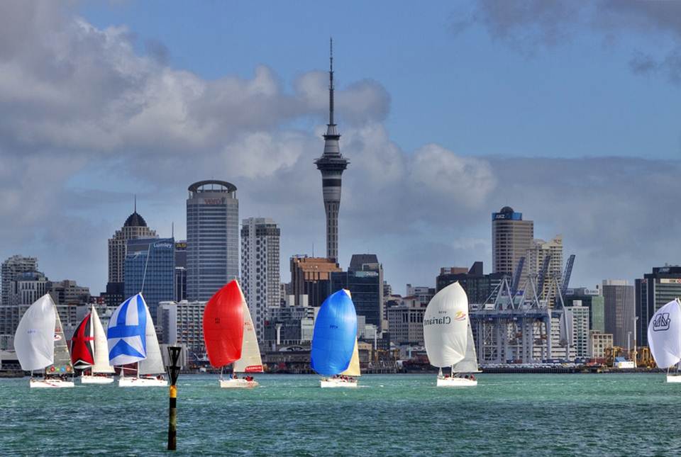 Frente de mar da cidade Auckland na Nova Zelândia