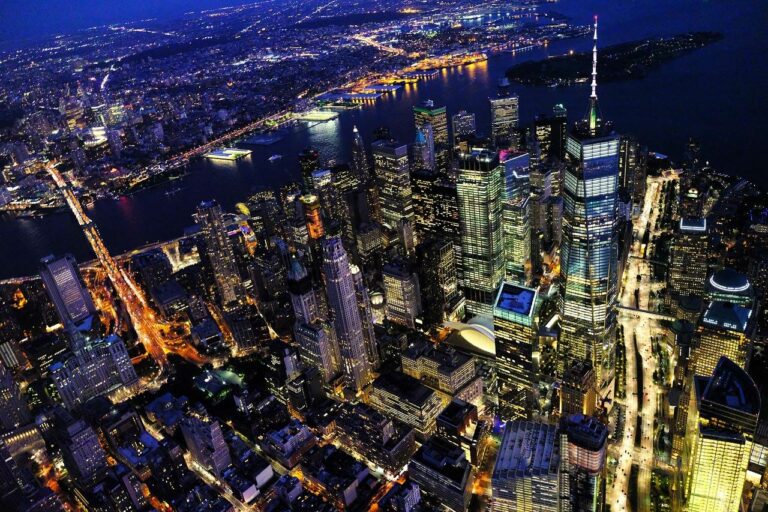 Manhattan em Nova Iorque à noite vista de cima