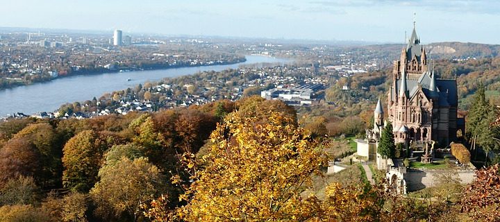 Vista de Bona, do rio Reno e do Castelo Drachenburg