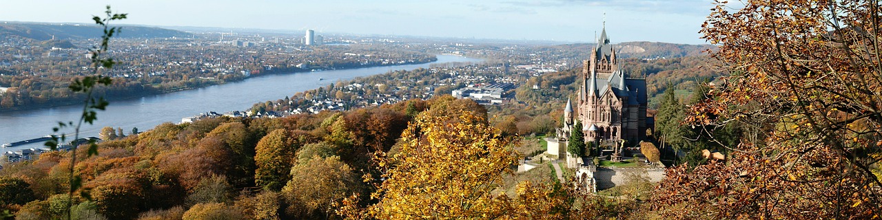 Vista de Bona, do rio Reno e do Castelo Drachenburg