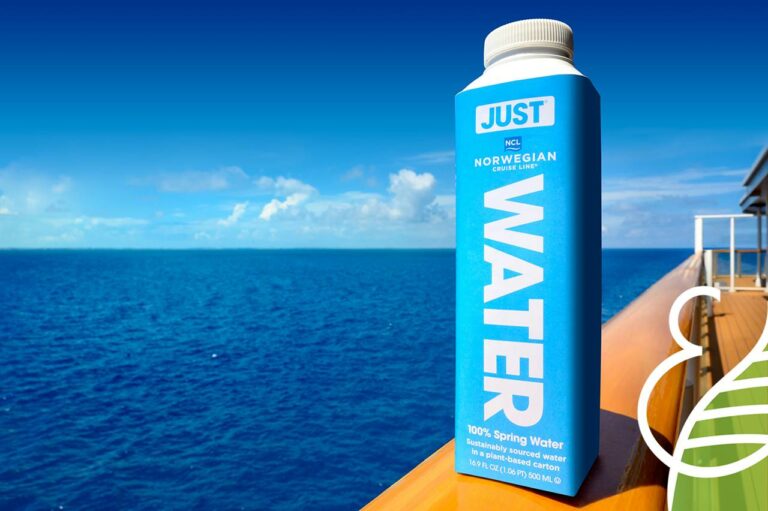 Garrafa Just Water num navio de cruzeiro da NCL