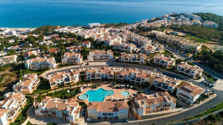 Hotel NAU Salema Beach Village visto de cima