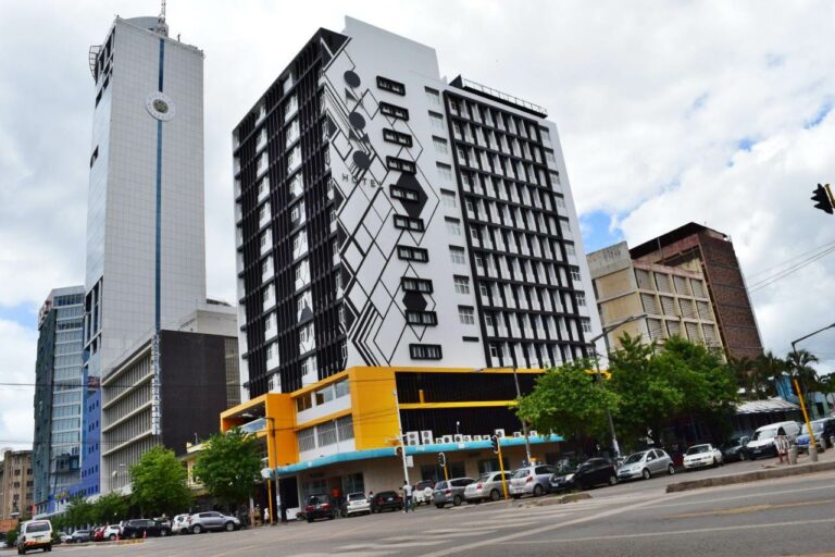 Exterior do hotel ONOMO Maputo em Moçambique