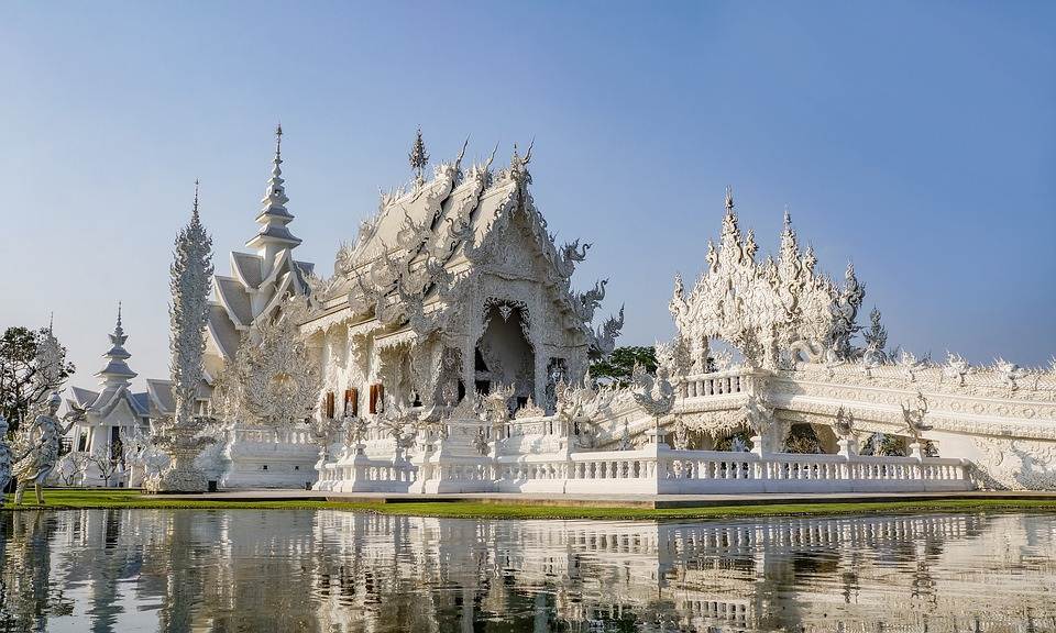 Templo Branco na cidade tailandesa de Chiang Mai