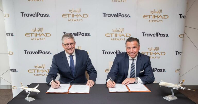 Acordo para criar o passe Travelpass da Etihad